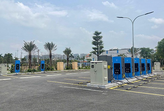  Hệ thống trạm sạc xe điện 